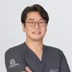イ・ドンギュ代表院長
