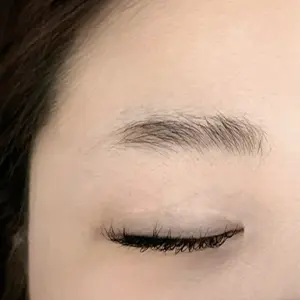シャドウ眉 BEFORE